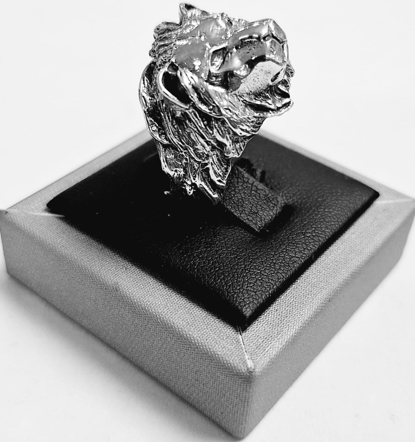 Anillo Cabeza de Leon en Plata Ley 925, vista frontal
