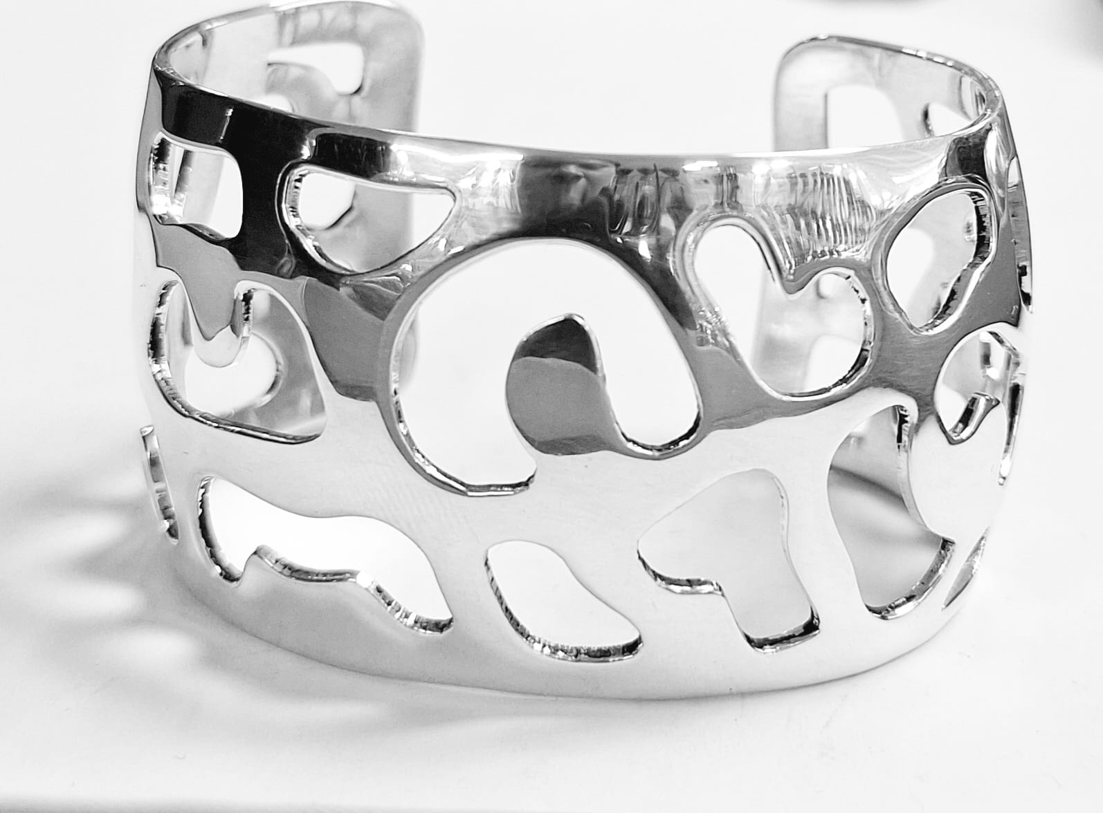 Brazalete en Plata Ley 925, sello de autenticidad Plata Ley .925