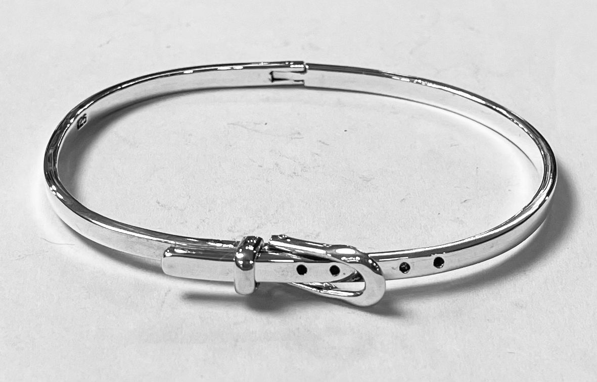 Sello de ley en el interior del brazalete en plata ley 925