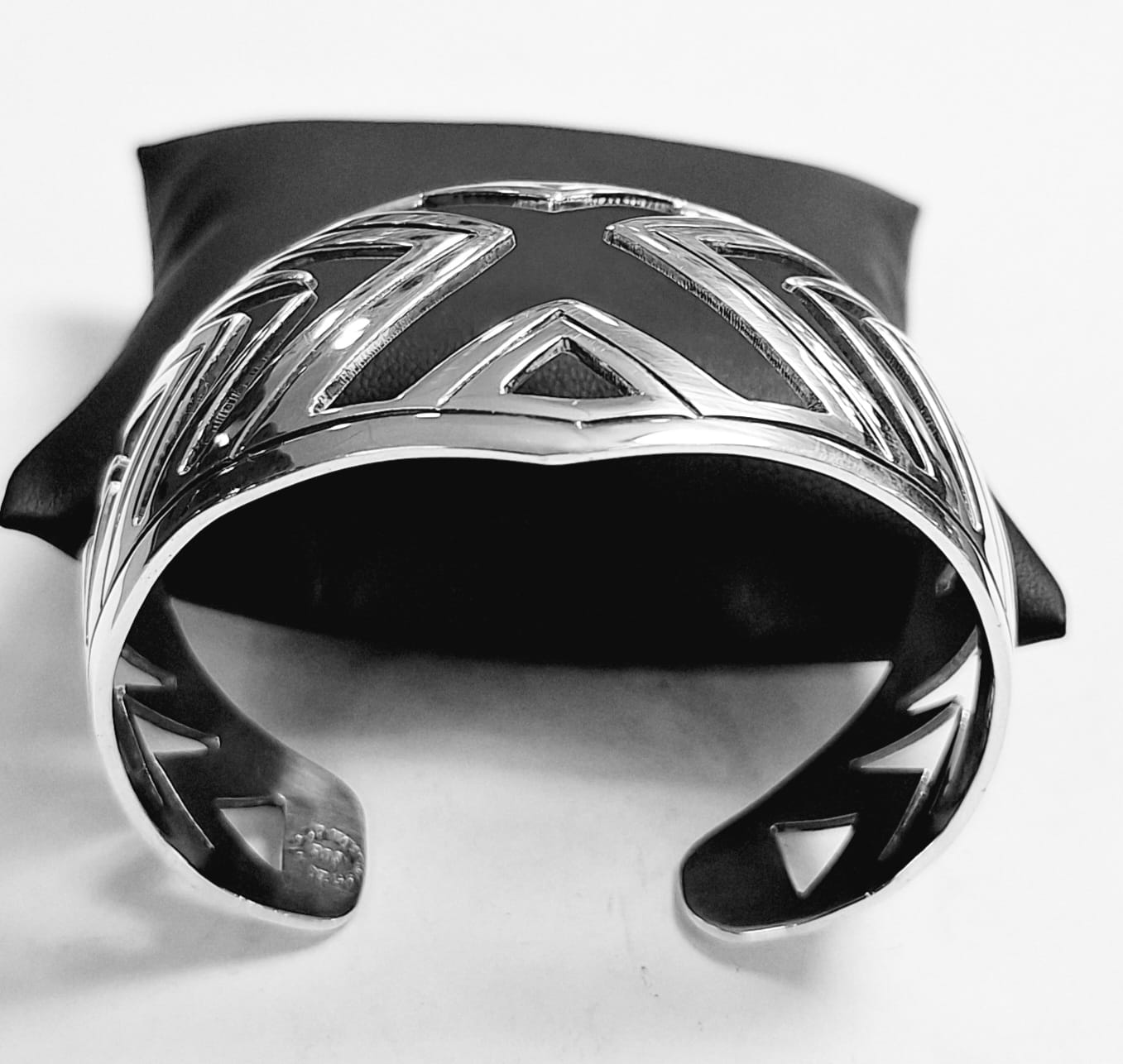 Brazalete en Plata Ley 925, sello de autenticidad Plata Ley .925