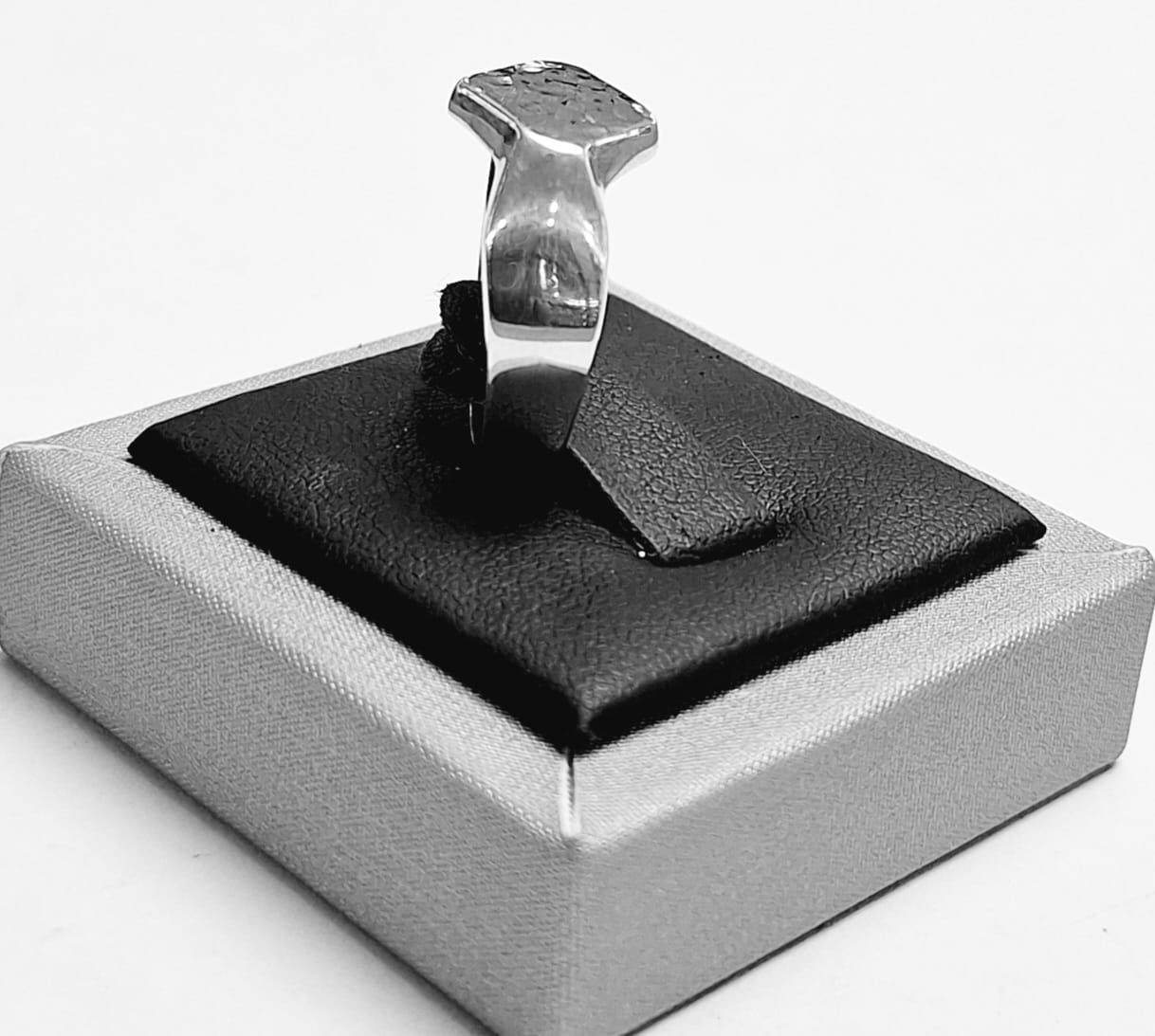 Anillo Martillado en Plata Ley 925, vista frontal
