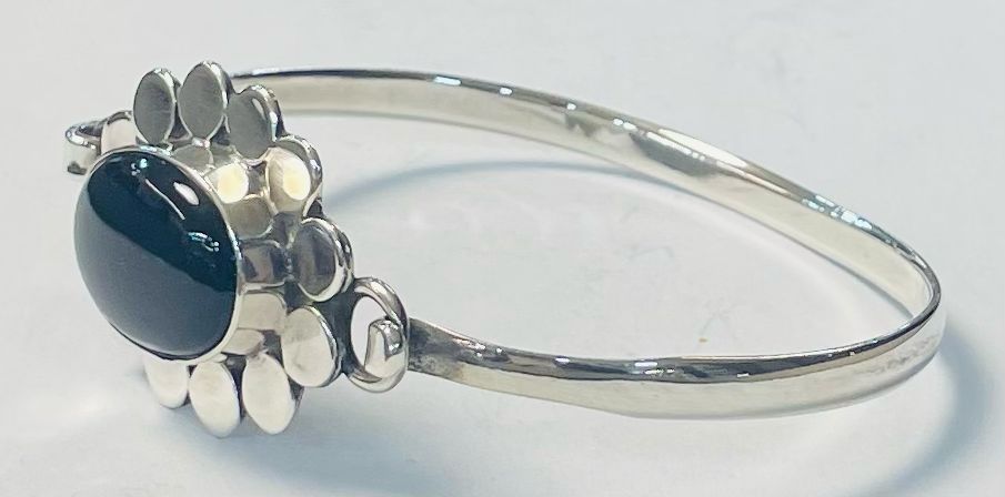 Brazalete con Piedra en Obsidiana en Plata Ley 925, vista frontal