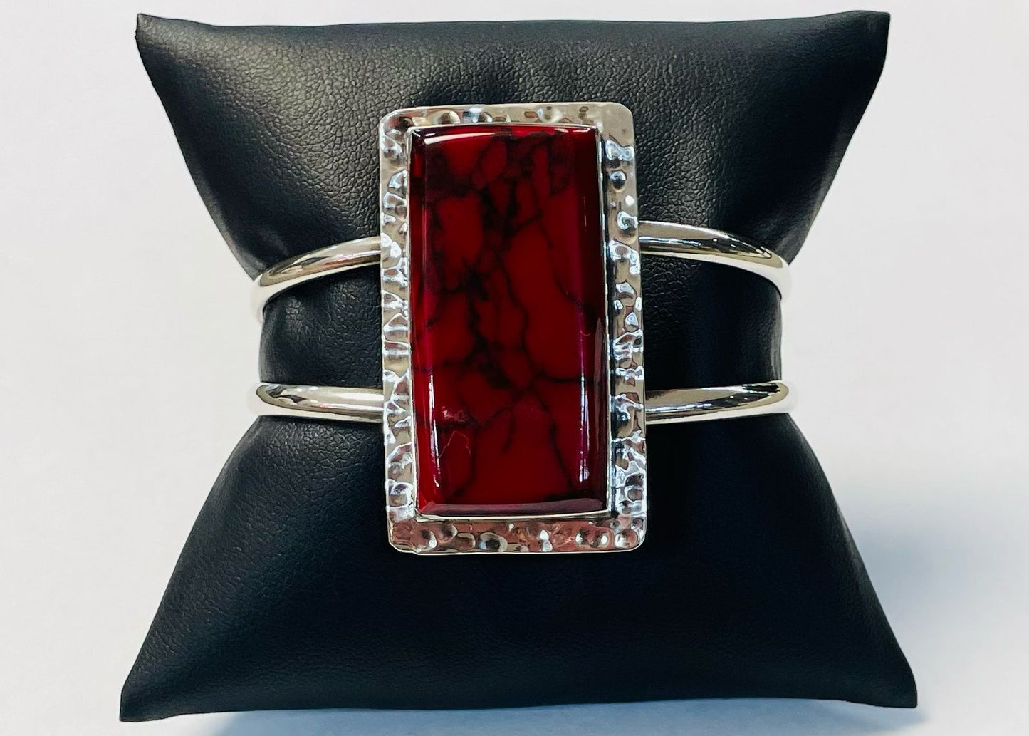 Brazalete en Plata Ley 925 con Coral, sello de autenticidad Plata Ley .925